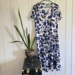 $15 SALE Short Sleeve V-Neck Dress NWOT Blue White Floral Abstract Pattern Fall